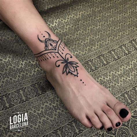 tatuajes pie mujer|Tatuajes en los pies: 57 opciones para MUJER